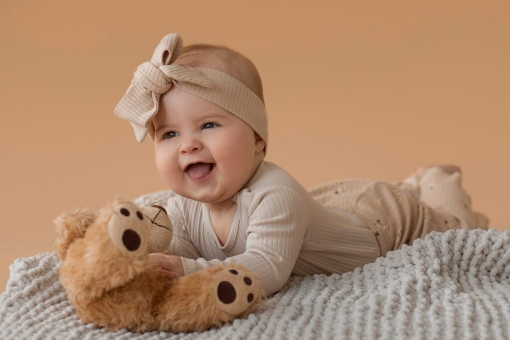 Your Baby’s 6 Months Milestone Guide : Half a Year of Love