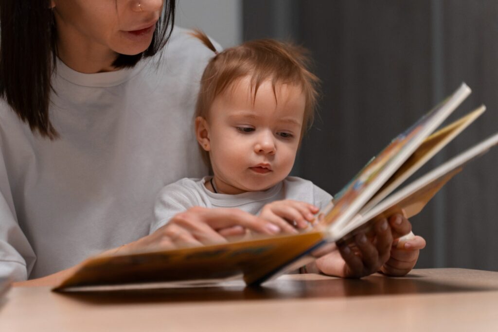 A Heartwarming Reading Guide for Your Baby : Giggles to Storytime